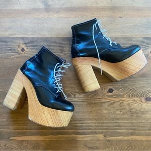 Deandri Helga Platforms